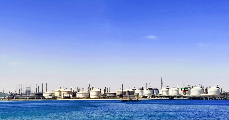 Impact changement climatique infrastructures pétrolières côtières : le risque invisible