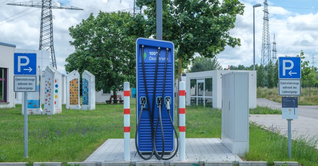 découvrez l'électromobilité, une nouvelle ère de transport durable qui allie innovation, écologie et technologies avancées. explorez les avantages des véhicules électriques, les infrastructures de recharge et les enjeux environnementaux liés à la transition énergétique.