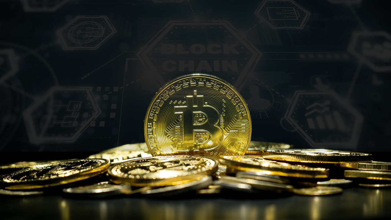 découvrez l'univers du bitcoin, la première cryptomonnaie révolutionnant le monde financier. apprenez son fonctionnement, ses bénéfices, et comment investir en toute sécurité dans cette monnaie numérique prometteuse.