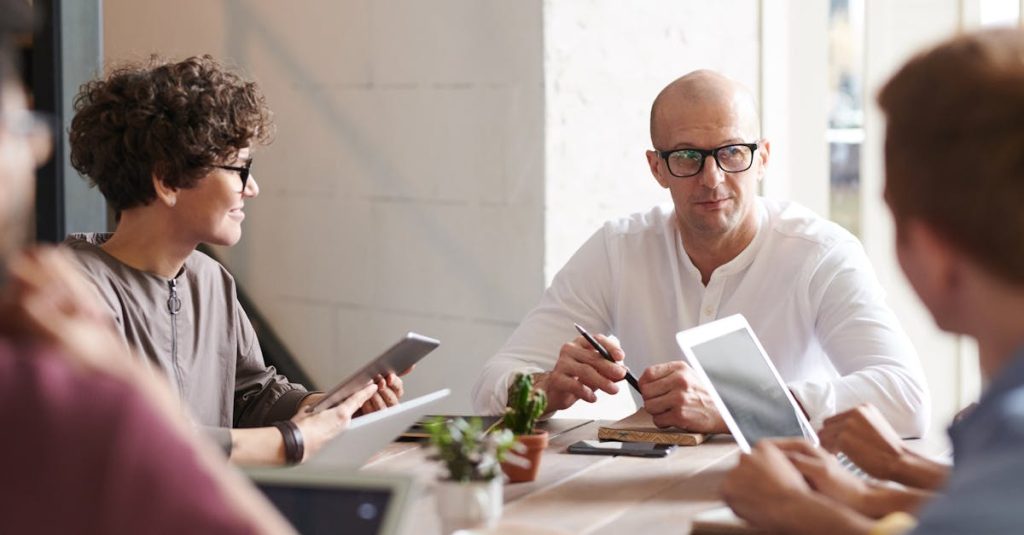 découvrez le concept de co-création, un processus collaboratif où les individus et les organisations unissent leurs forces pour innover et créer de la valeur ensemble. explorez les avantages, les méthodes et comment cette approche peut transformer vos projets et dynamiser votre créativité.